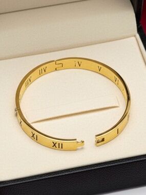 Womens Stainless Steel Gold Tone Roman Numeral Bracelet